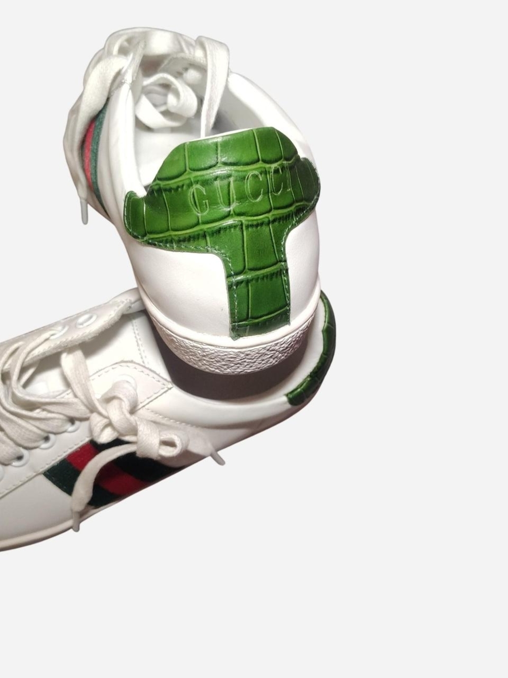 Gucci White Leather Low-Top Sneaker with Green Heel Accent - Picture 2 of 7